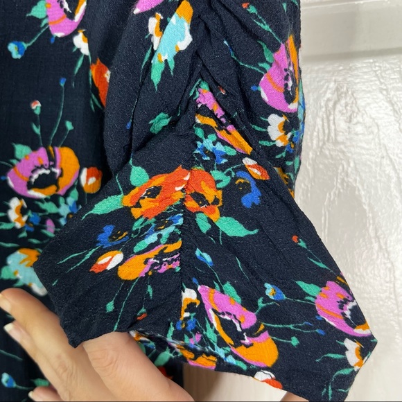 Zara TRF Navy Floral V-Neck Ruched Half Sleeve Button Front Blouse Women’s Sz XS - Picture 8 of 11